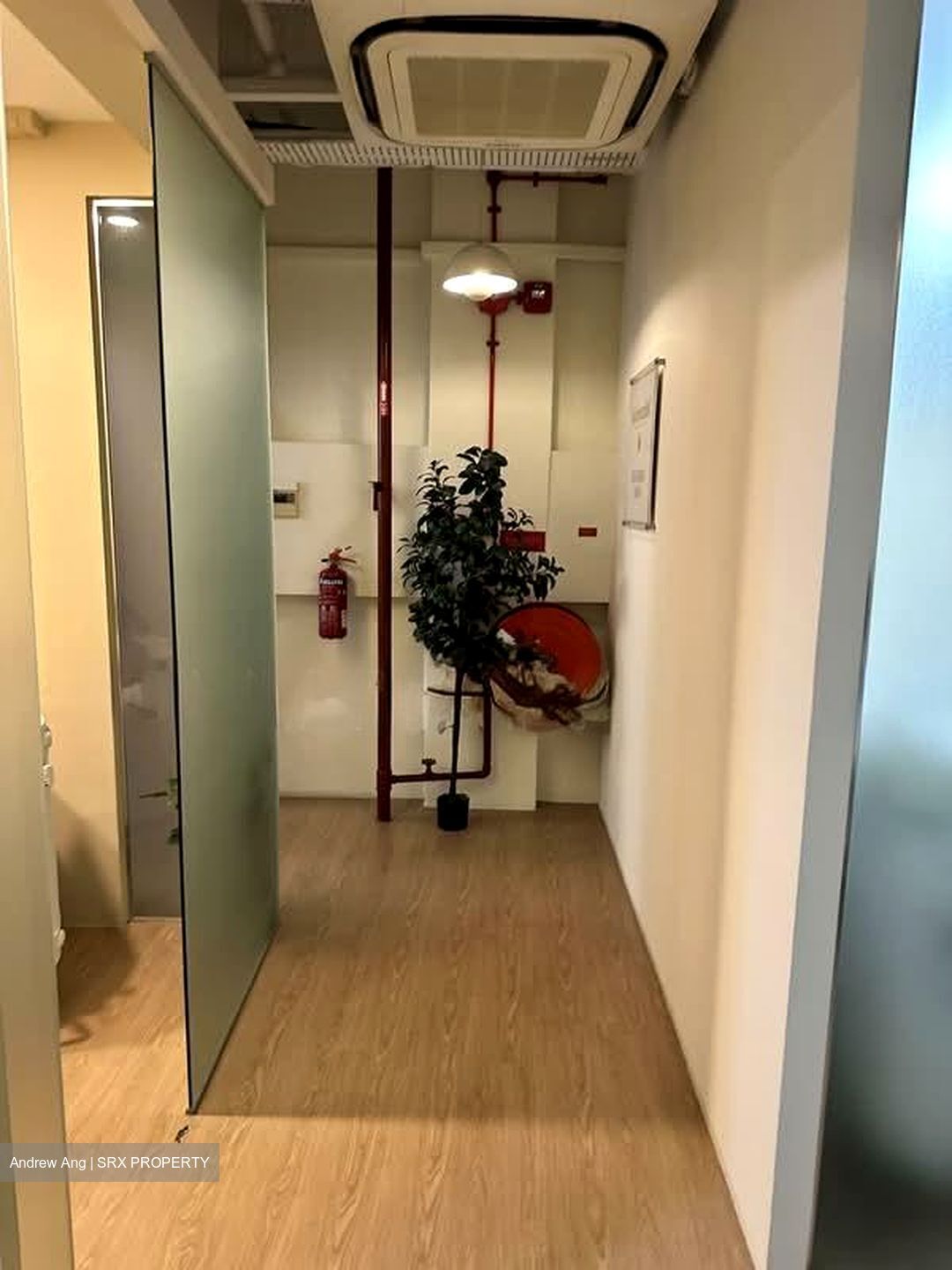 Hongkong Street (D1), Office #562150081